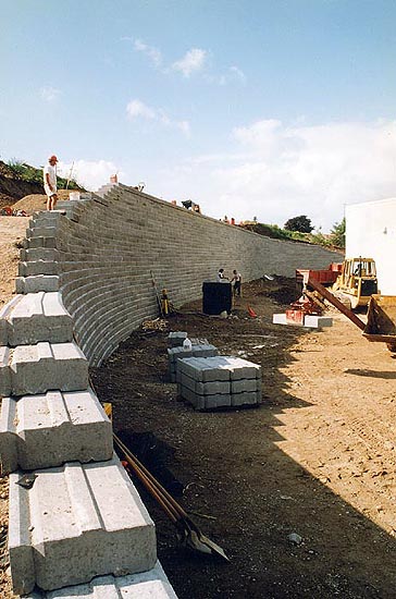 construction of curved, long retaining wall